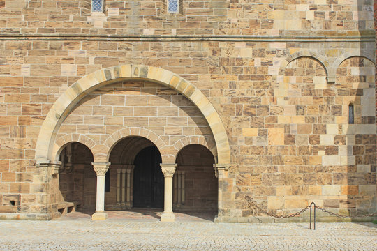 Portal der Stiftskirche B&uuml;cken (12. Jh., Niedersachsen)