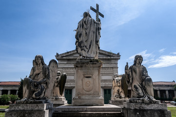Fototapeta na wymiar cimitero monumentale di napoli