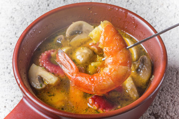 えびのアヒージョ　スペイン料理　 dish fried in garlic oil Spanish food 