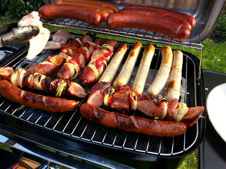 Bratwürste auf Grill