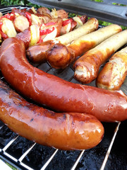 Bratwürste auf dem Grill