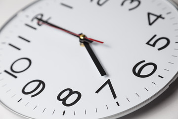 Sieben Uhr
