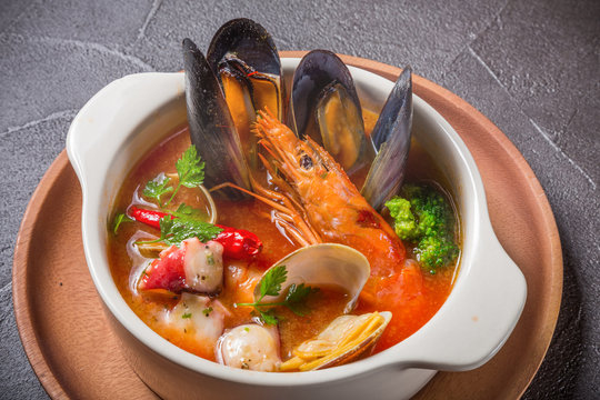 ペスカトーレ　イタリア料理　 pescatore Fishery soup 