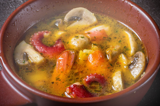 えびのアヒージョ　スペイン料理　 dish fried in garlic oil Spanish food 