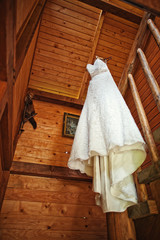 Fototapeta na wymiar wedding dress at the wooden house