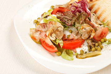 bacon with vegeatables and toasts