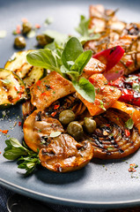Grilled vegetables with chicken and fresh herbs