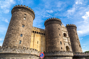 Fototapeta na wymiar Castle Maschio Angioino in Naples