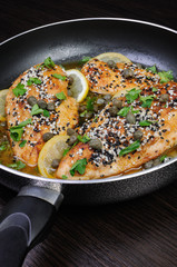 Chicken fillet in lemon-wine gravy