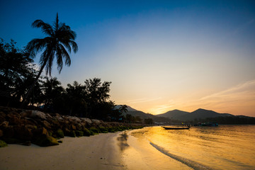 Fototapeta premium Sunset on Chalokum beach