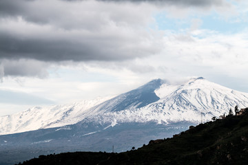 Fototapeta na wymiar Etna snowy