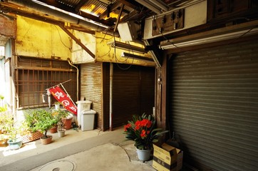 シャッター街の路地入口