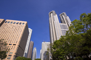 東京都庁と西口近代ビル