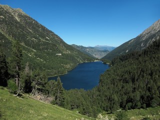 Fototapeta na wymiar Lac pyrénéen