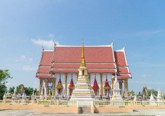 Naklejka premium Place of worship under sunlight at Wat Bang yhetho