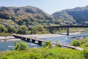 Fototapeta premium 四万十川 中半家沈下橋
