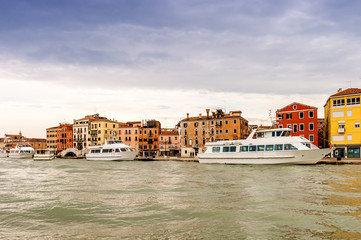 Quai de Venise, Italie