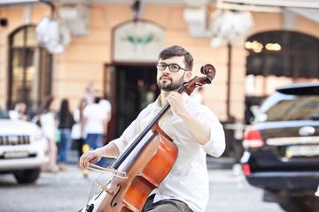 guy who plays the cello at  street in summer