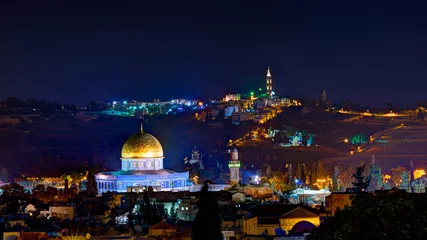 Muurstickers Jerusalem at night with the Al-Aqsa Mosque and the Mount of Oliv © michelangeloop
