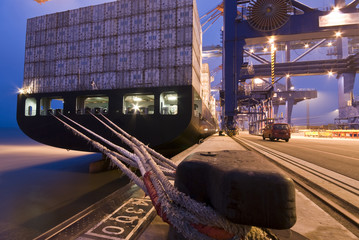 night container operation in port