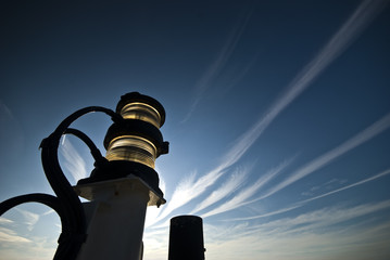 Navigational mast light 