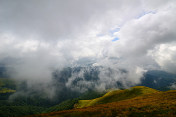 Fototapeta na wymiar Low clouds mountains