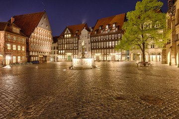Historischer Marktplatz von Hildesheim bei Nacht