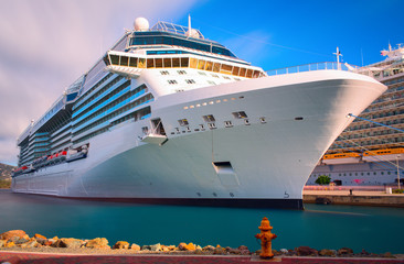 Fototapeta premium Luxury cruise ship docked in the port of Saint Thomas