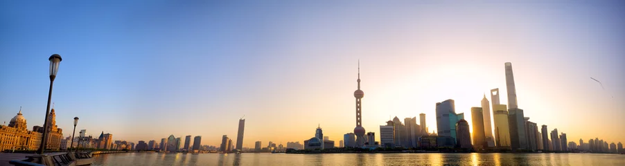 Papier Peint photo autocollant Shanghai Panorama d& 39 horizon de Shanghai au lever du soleil avec le Bund et Pudong