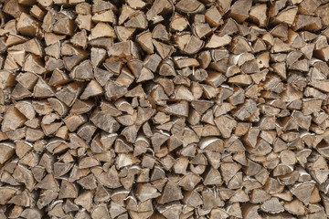 Aufgestapeltes Kaminholz