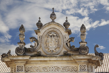 Fototapeta na wymiar Particolare del frontale della cattedrale di Lecce
