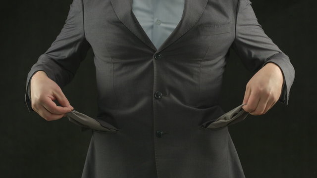 Empty pockets. Crisis, inflation, unemployment, bankruptcy, debt