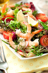 Salat mit garnelen 