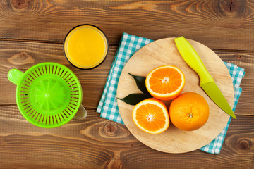 Obraz na płótnie Canvas Orange fruits and glass of juice