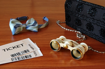 Theatrical   binoculars