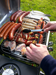 Bratwürste auf dem Grill