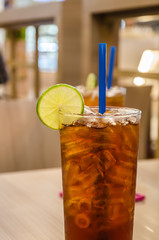 Ice Tea Lemon/Iced drink with slices of lime and ice.