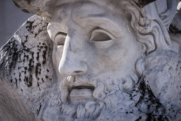 Obraz premium white marble sculpture of a face in a sculpture workshop
