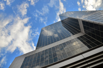 Obraz na płótnie Canvas A business building in a sunny day, with a beautiful blue sky.