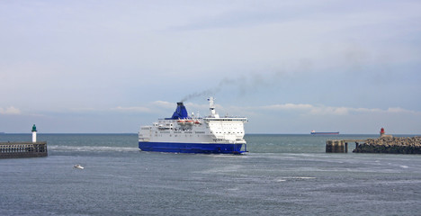 Fototapeta na wymiar Ferry entering Calais harbour