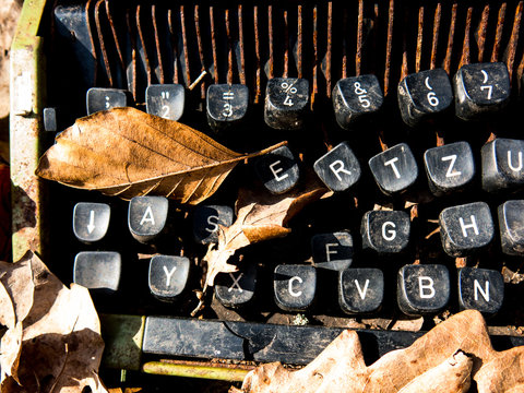 alte, kaputte Schreibmaschine - Details