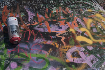 Bote de spray y graffiti