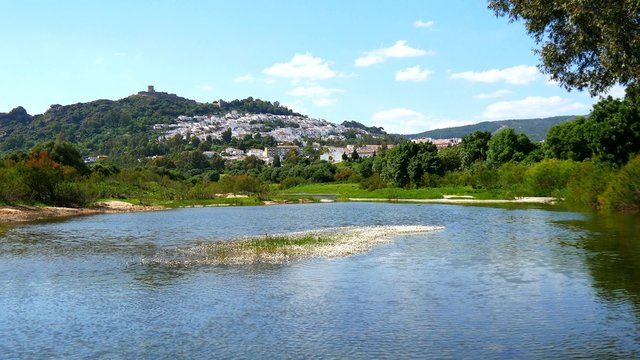 View of Jimena de la Frontera and its castle from the river