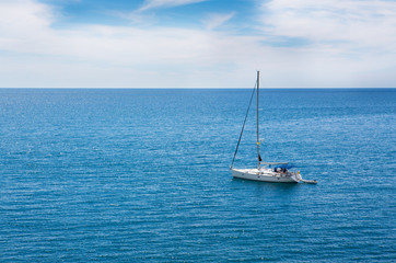 Fototapeta premium Yacht in the ocean