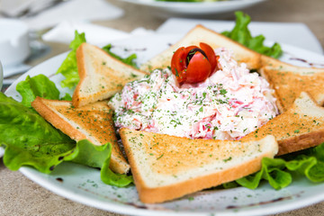 Salad with toasts