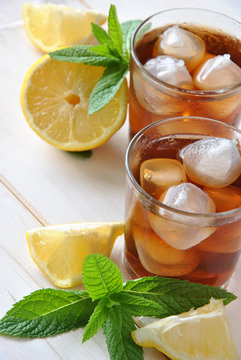 glasses of ice tea with mint