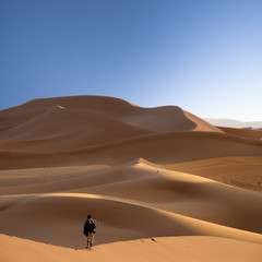 Fototapeta na wymiar photographer in the sahara desert, morocco