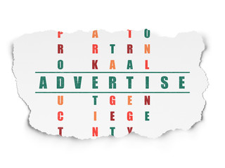 Obraz premium Advertising concept: word Advertise in solving Crossword Puzzle