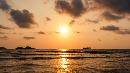 Fototapeta na wymiar boat on a sunset