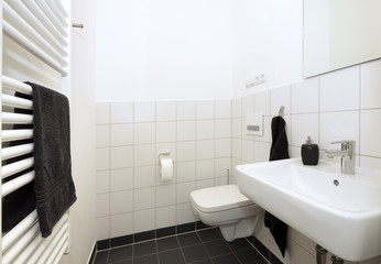 Modernes barrierefreies Badezimmer